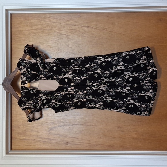 Lace Cold Shoulder Romper - Picture 4 of 9